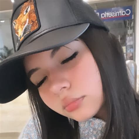 Laura (@soylaura.